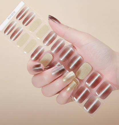 Láminas de Uñas en Gel Rojo vino con glitter dorado efecto Ojo de gato